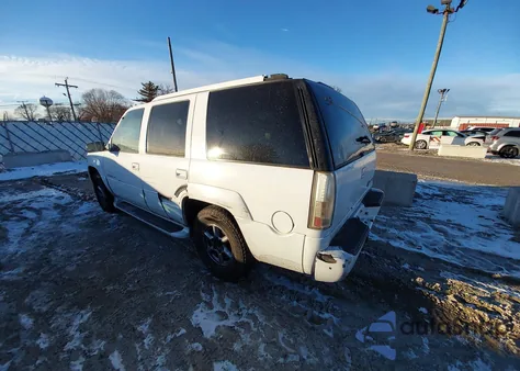 1999 Cadillac Escalade Standard z USA, uszkodzony, nr VIN 1GYEK13R2XR401890